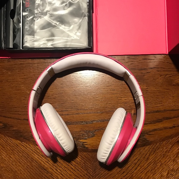 Studio Beats by dr. Dre! - Picture 6 of 8